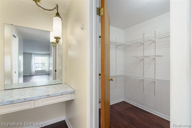 Builiding view thirty two for 2377 Williamstown, Bloomfield Hills, MI. 48304