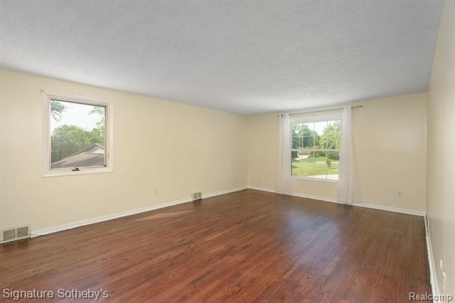 Builiding view thirty for 2377 Williamstown, Bloomfield Hills, MI. 48304