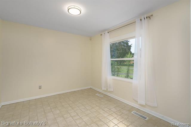 Builiding view twenty eight for 2377 Williamstown, Bloomfield Hills, MI. 48304