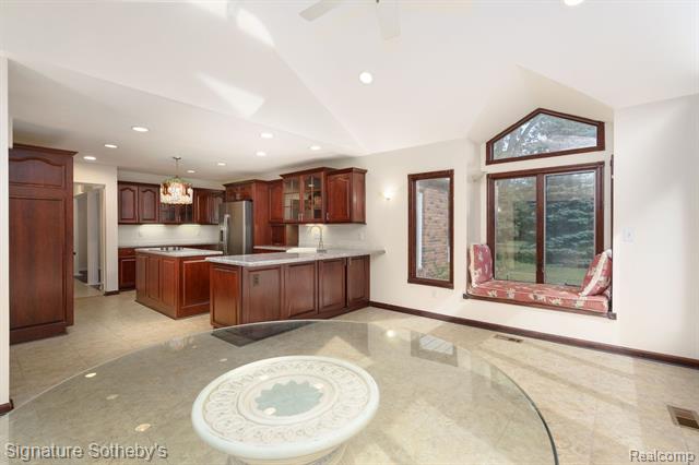 Builiding view twenty one for 2377 Williamstown, Bloomfield Hills, MI. 48304