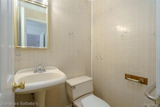 Builiding view twenty seven for 2377 Williamstown, Bloomfield Hills, MI. 48304