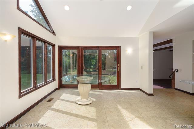 Builiding view twenty for 2377 Williamstown, Bloomfield Hills, MI. 48304