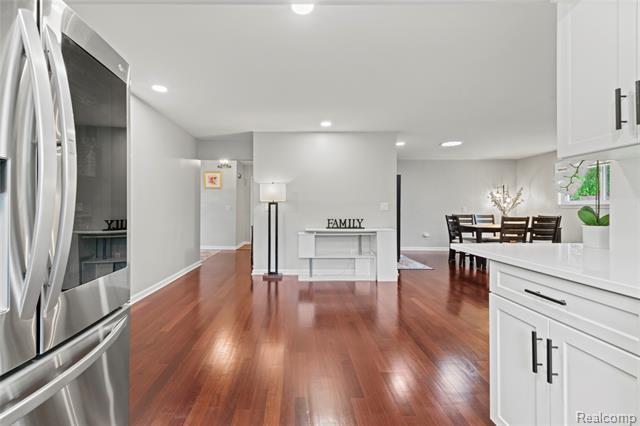 Builiding view eleven for 2511 Coral, Troy, MI. 48085