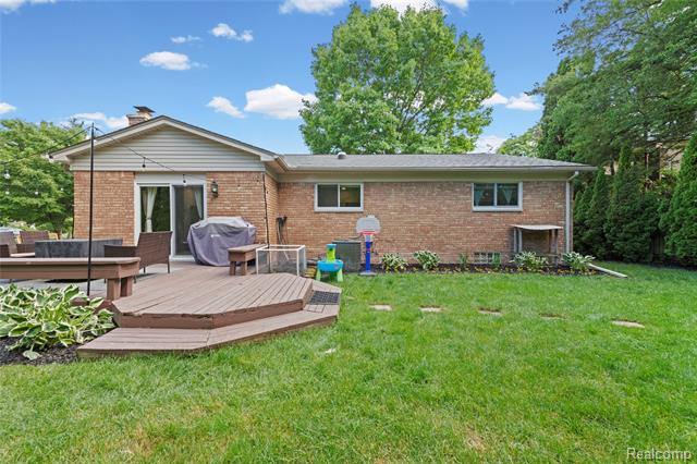 Builiding view forty two for 2511 Coral, Troy, MI. 48085
