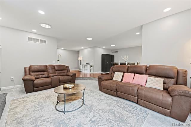 Builiding view fourteen for 2511 Coral, Troy, MI. 48085
