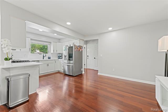 Builiding view seven for 2511 Coral, Troy, MI. 48085