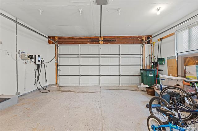 Builiding view thirty nine for 2511 Coral, Troy, MI. 48085