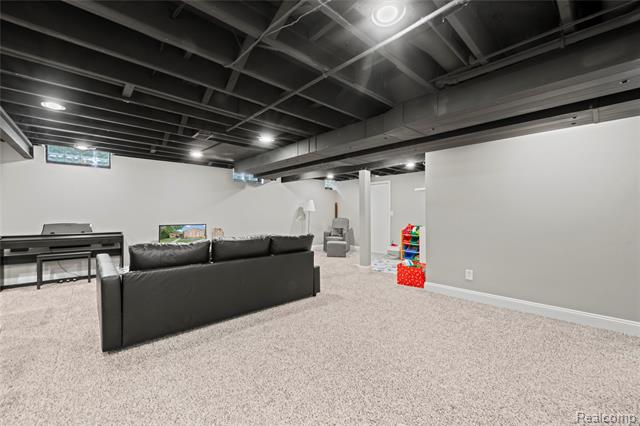 Builiding view twenty nine for 2511 Coral, Troy, MI. 48085