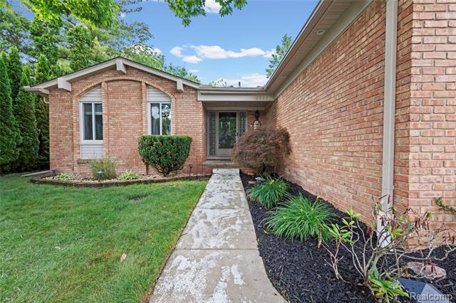 Builiding view two for 2511 Coral, Troy, MI. 48085