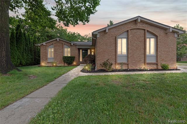 front view for 2511 Coral Dr, Troy, Mi. 48085