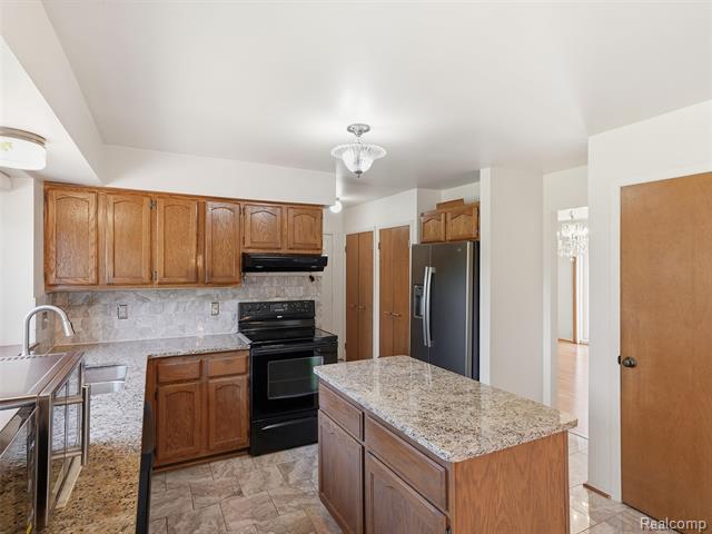 Builiding view five for 1280 Falcon, Troy, MI. 48098
