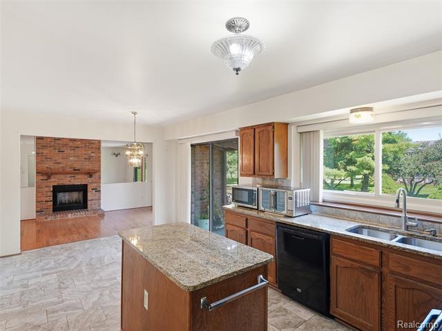 Builiding view seven for 1280 Falcon, Troy, MI. 48098