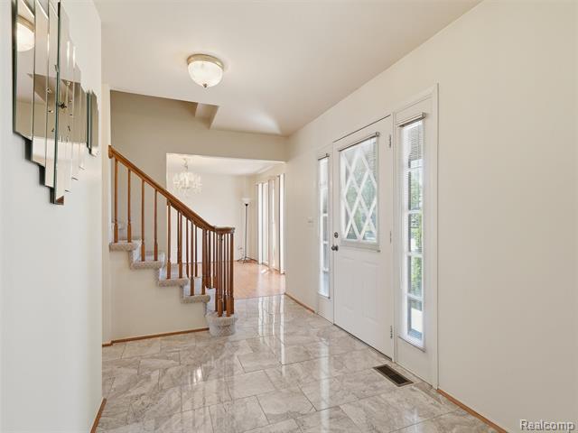 Builiding view thirty for 1280 Falcon, Troy, MI. 48098