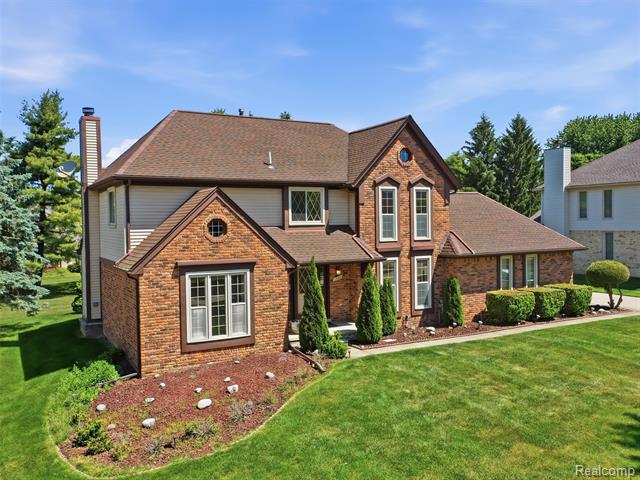 front view for 1280 Falcon Dr, Troy, Mi. 48098