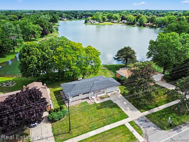 Builiding view sixteen for 1347 E Square Lake, Troy, MI. 48085