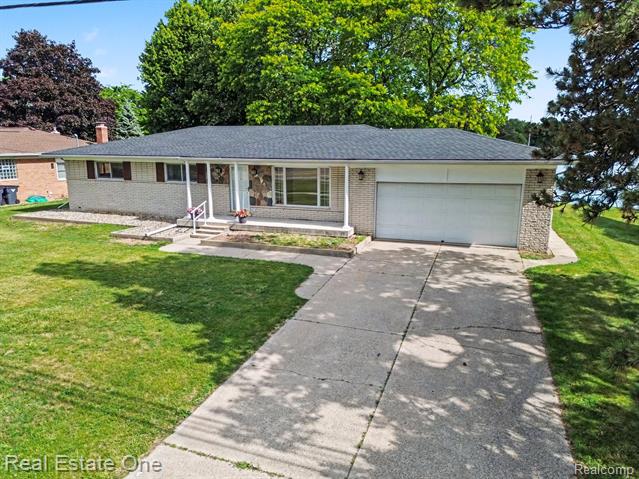front view for 1347 E Square Lake Rd, Troy, Mi. 48085