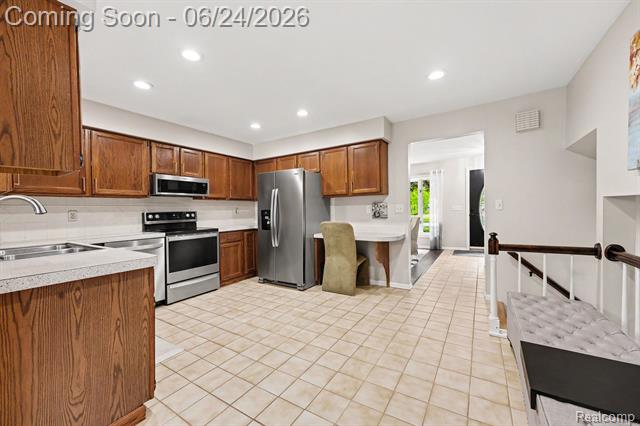 Builiding view seven for 5997 Marble, Troy, MI. 48085