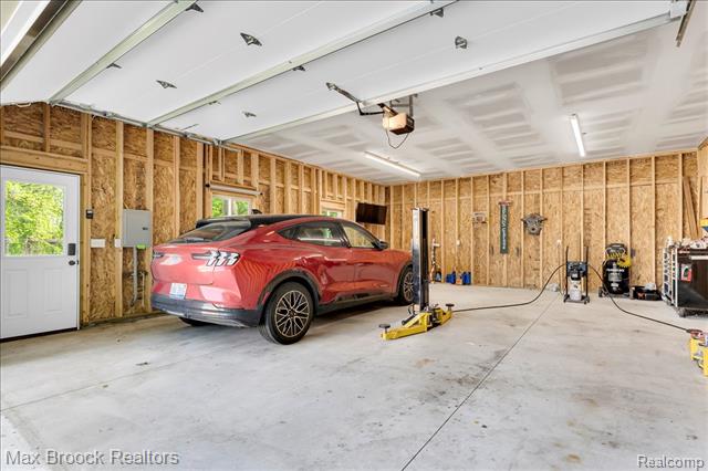 Builiding view forty eight for 43747 Woodward, Bloomfield Hills, MI. 48302