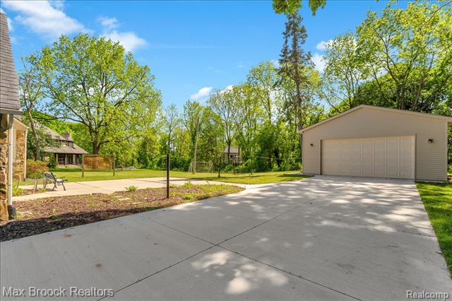 Builiding view forty nine for 43747 Woodward, Bloomfield Hills, MI. 48302
