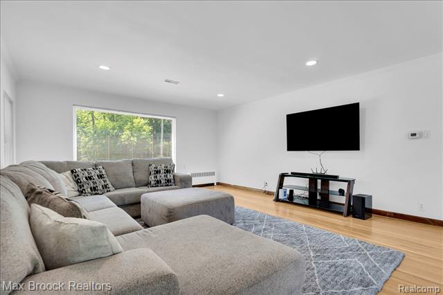 Builiding view nine for 43747 Woodward, Bloomfield Hills, MI. 48302