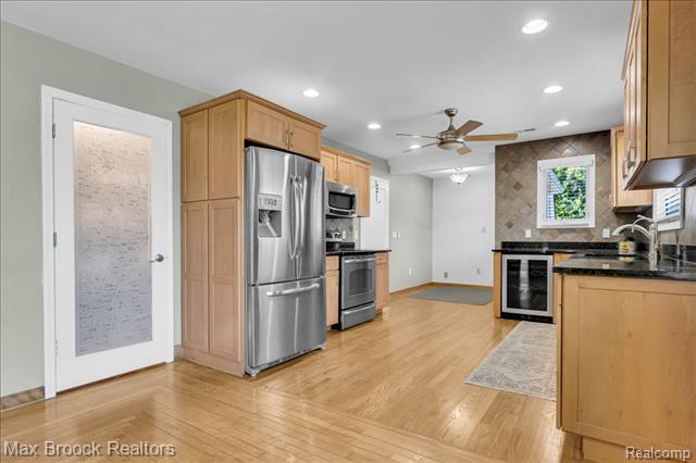 Builiding view thirty eight for 43747 Woodward, Bloomfield Hills, MI. 48302
