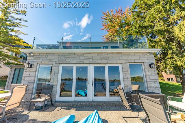 Builiding view fifty five for 1675 Dell Rose, Bloomfield Hills, MI. 48302