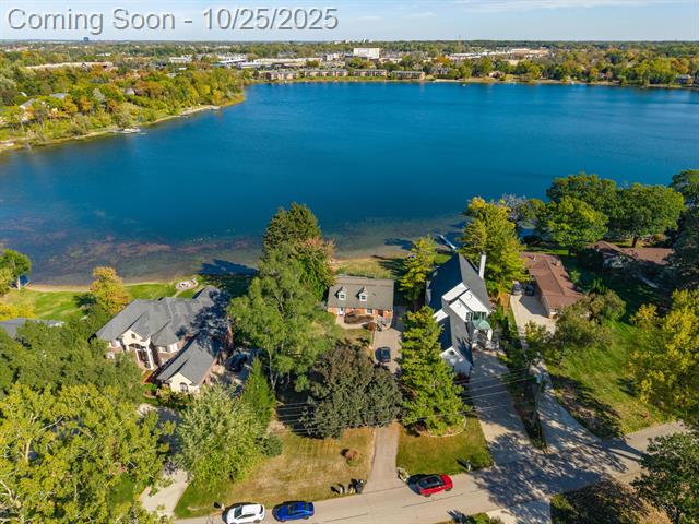 Builiding view sixty three for 1675 Dell Rose, Bloomfield Hills, MI. 48302