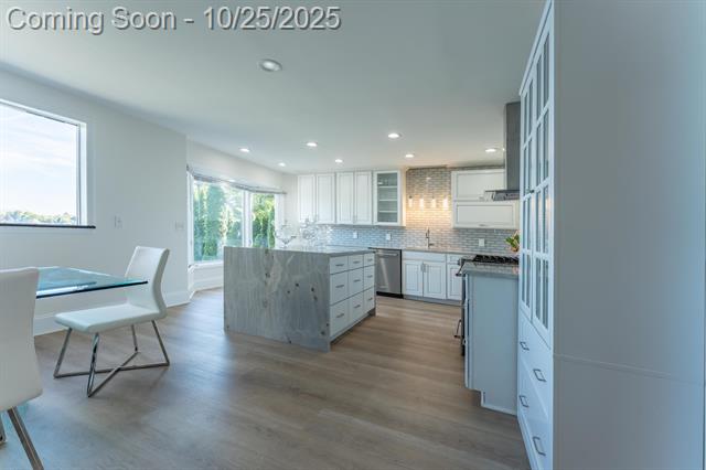 Builiding view twenty four for 1675 Dell Rose, Bloomfield Hills, MI. 48302