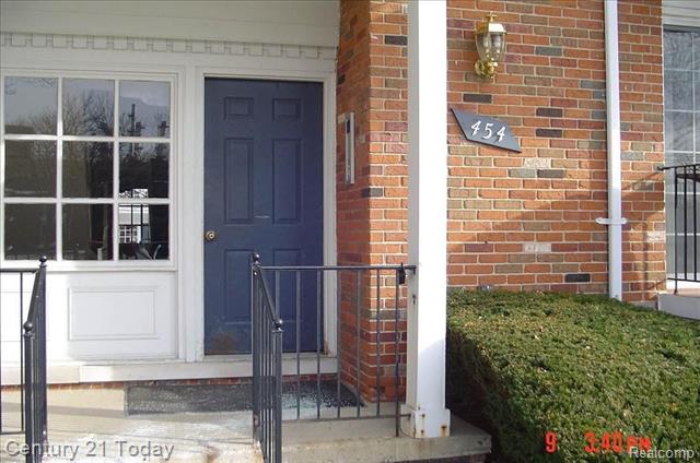 front view for 454 Fox Hills Dr N, Bloomfield Hills, Mi. 48304