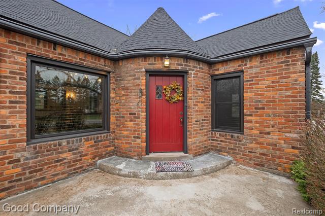 Builiding view two for 6177 Livernois, Troy, MI. 48098