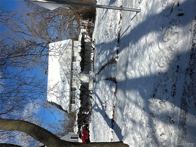 Builiding view three for 486 Fildew, Pontiac, MI. 48341