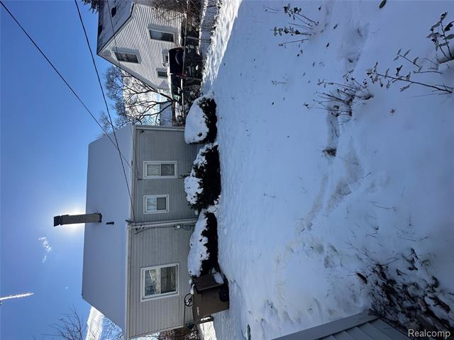 Builiding view two for 486 Fildew, Pontiac, MI. 48341