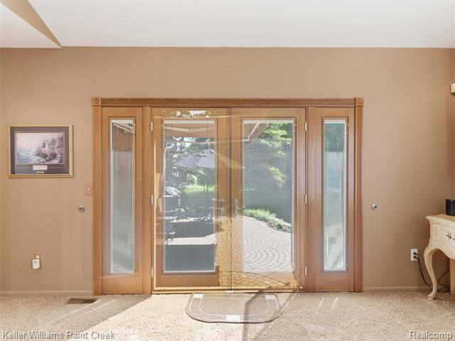 Builiding view sixty for 2842 Manorwood, Troy, MI. 48085