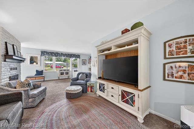 Builiding view eleven for 82 E Hurst, Troy, MI. 48085