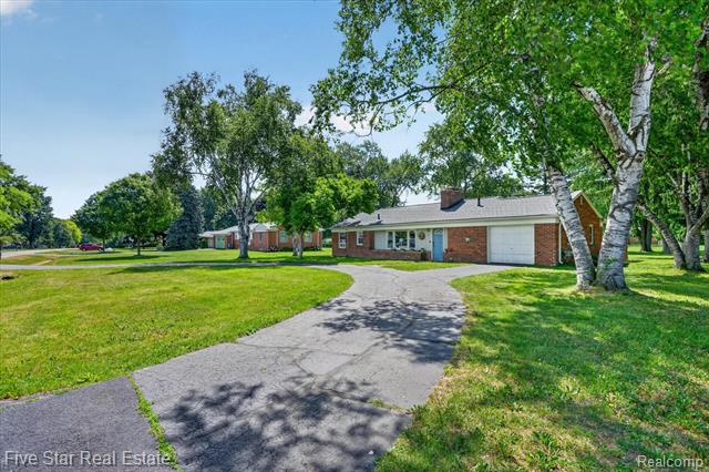 Builiding view forty two for 82 E Hurst, Troy, MI. 48085