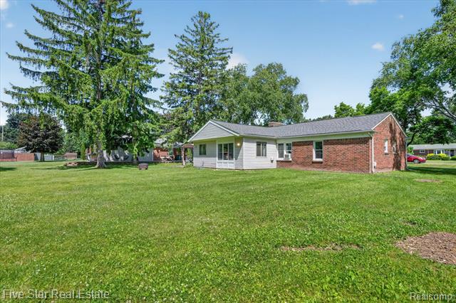 Builiding view forty for 82 E Hurst, Troy, MI. 48085