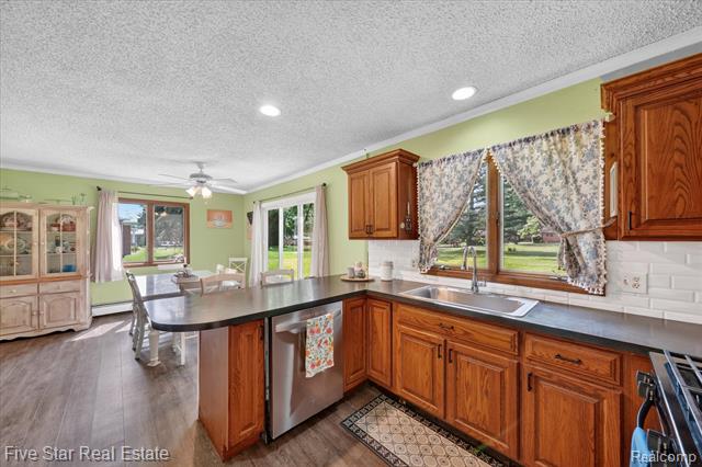 Builiding view seventeen for 82 E Hurst, Troy, MI. 48085