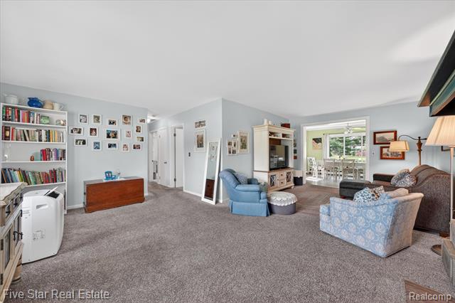 Builiding view six for 82 E Hurst, Troy, MI. 48085