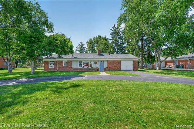 Builiding view two for 82 E Hurst, Troy, MI. 48085