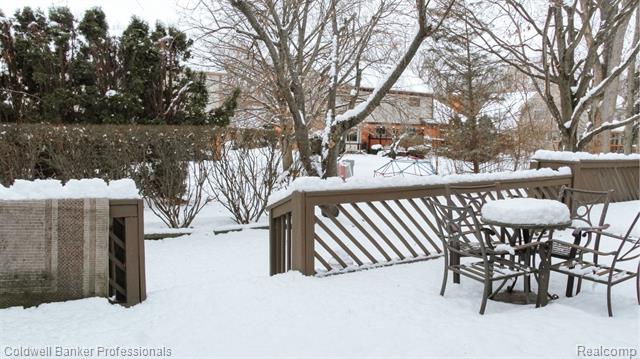 Builiding view fifty eight for 1671 Apple, Troy, MI. 48098