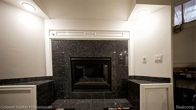 Builiding view fifty five for 1671 Apple, Troy, MI. 48098