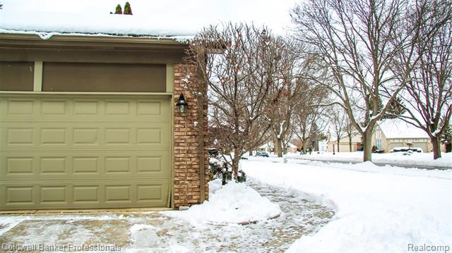 Builiding view five for 1671 Apple, Troy, MI. 48098