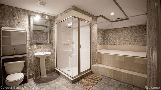 Builiding view forty eight for 1671 Apple, Troy, MI. 48098