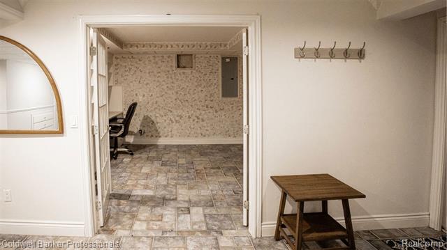 Builiding view forty three for 1671 Apple, Troy, MI. 48098