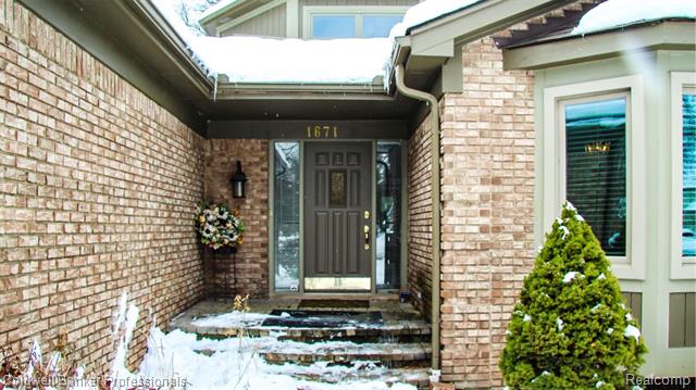 Builiding view seven for 1671 Apple, Troy, MI. 48098