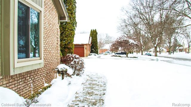 Builiding view six for 1671 Apple, Troy, MI. 48098