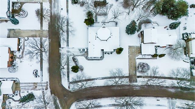 Builiding view sixty four for 1671 Apple, Troy, MI. 48098