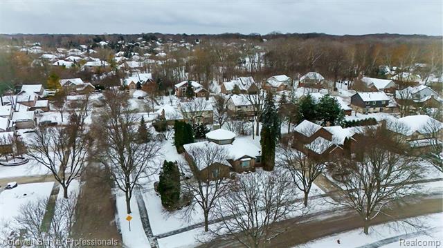 Builiding view sixty one for 1671 Apple, Troy, MI. 48098