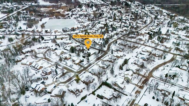 Builiding view sixty seven for 1671 Apple, Troy, MI. 48098