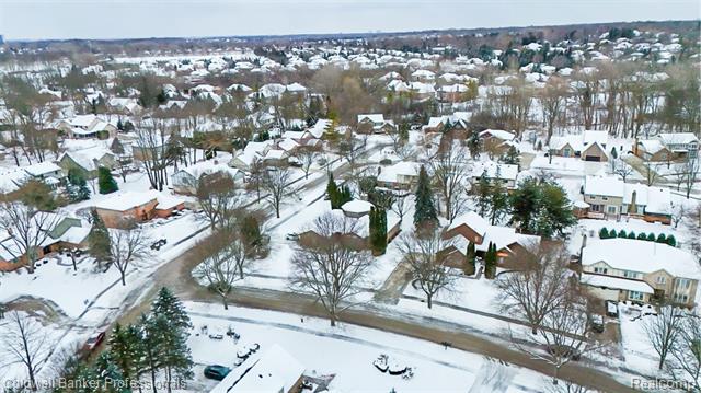 Builiding view sixty two for 1671 Apple, Troy, MI. 48098